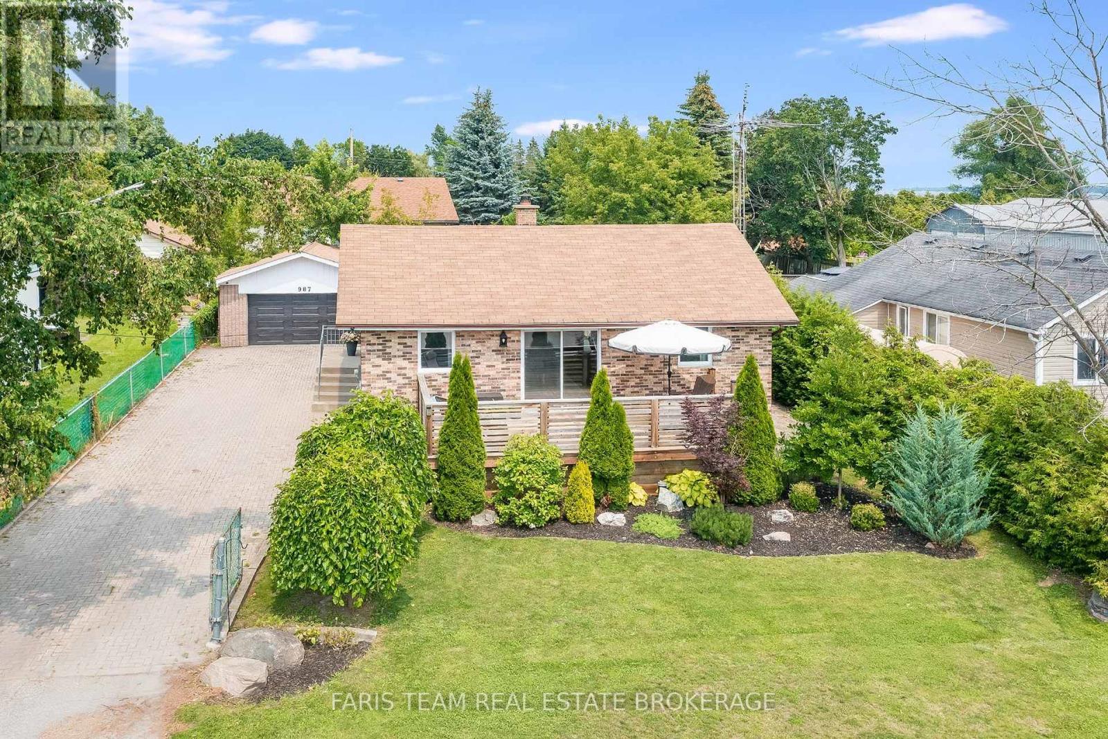 987 ISABELLA STREET - 1