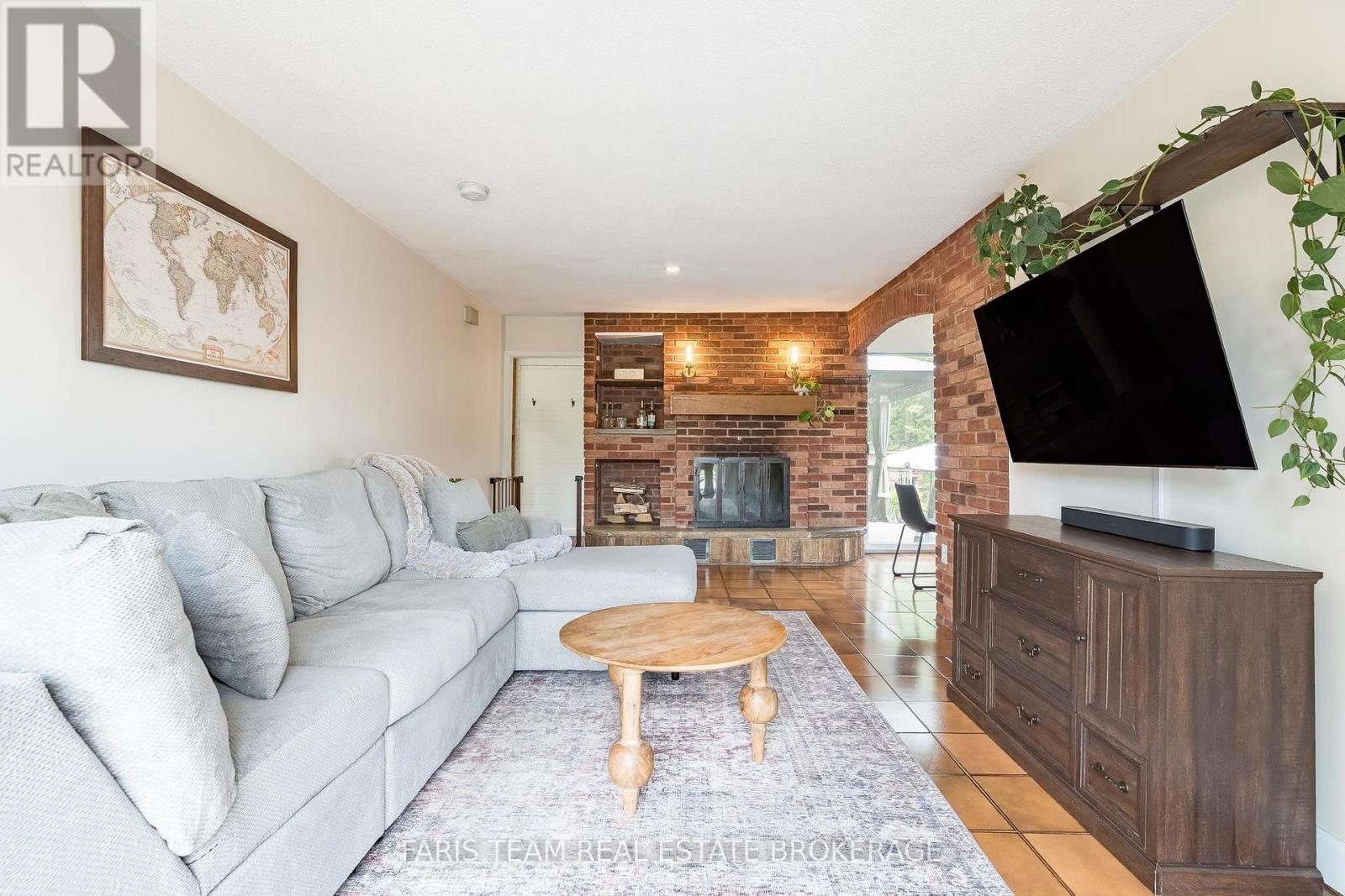 987 ISABELLA STREET - Image 10