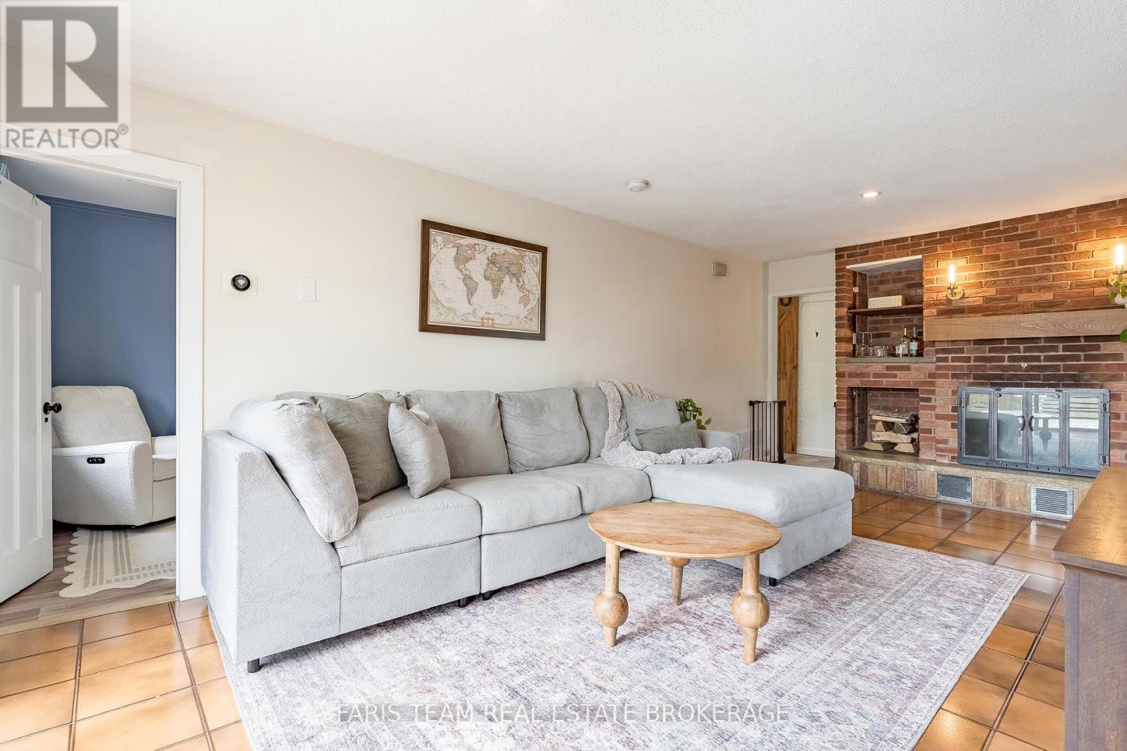 987 ISABELLA STREET - Image 11