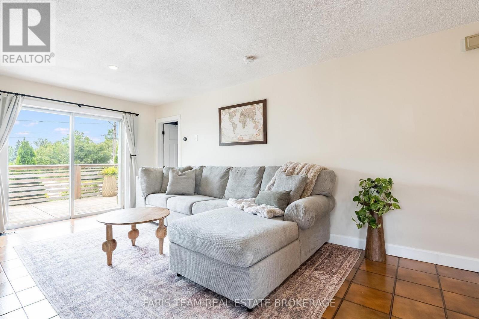 987 ISABELLA STREET - Image 12