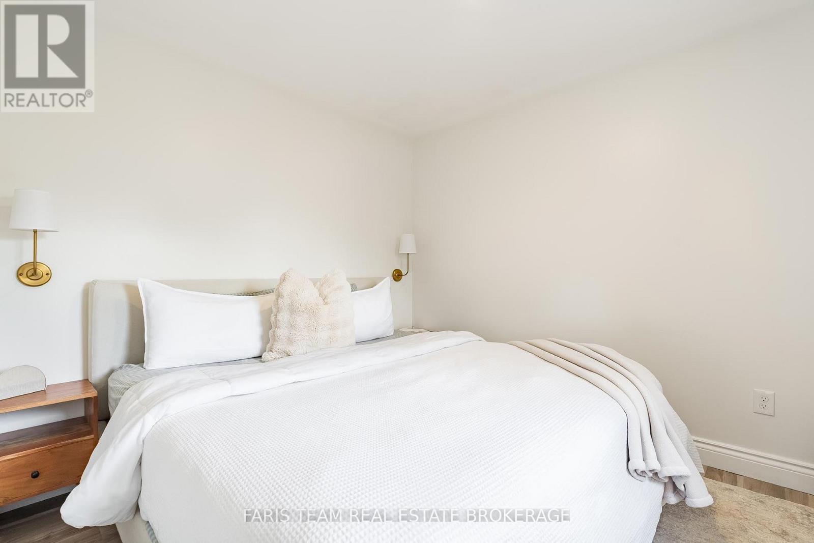 987 ISABELLA STREET - Image 13