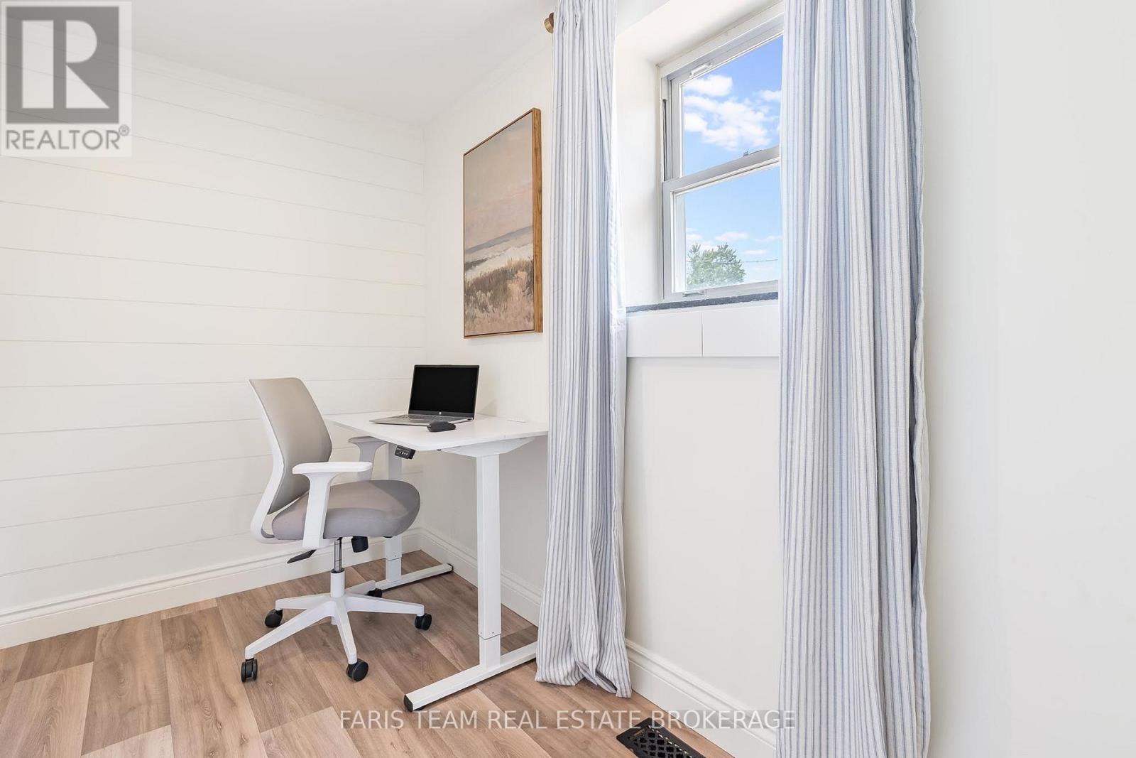 987 ISABELLA STREET - Image 17