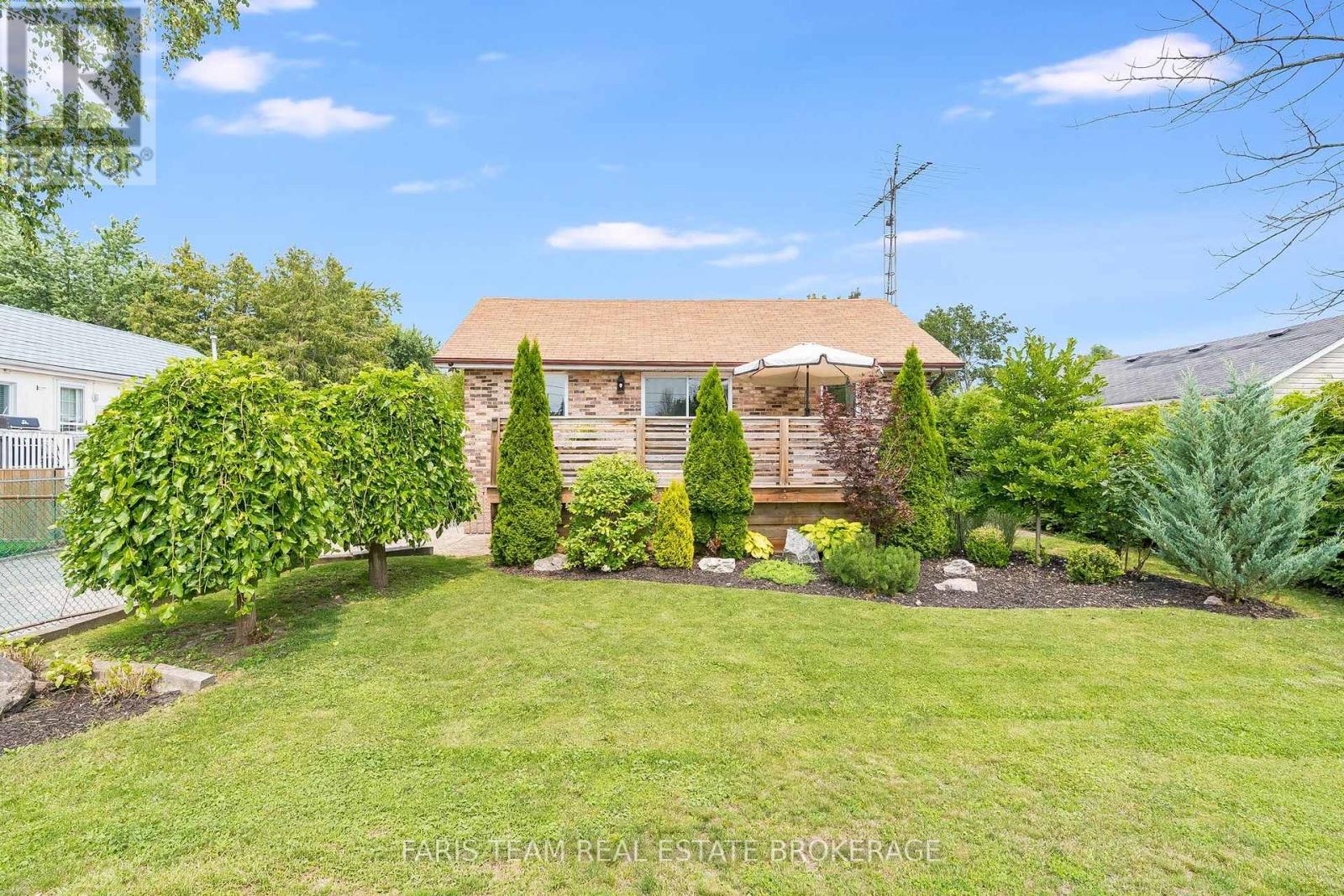 987 ISABELLA STREET - 2