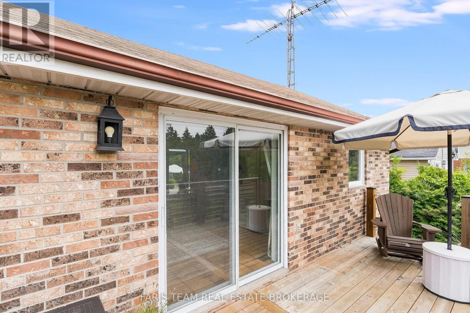 987 ISABELLA STREET - Image 26