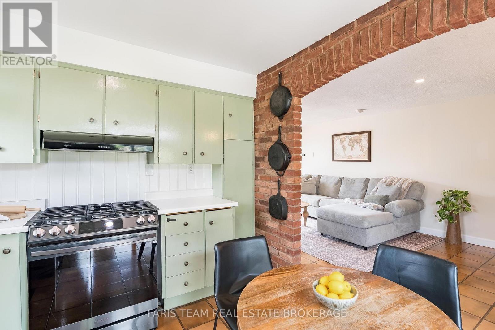 987 ISABELLA STREET - Image 7