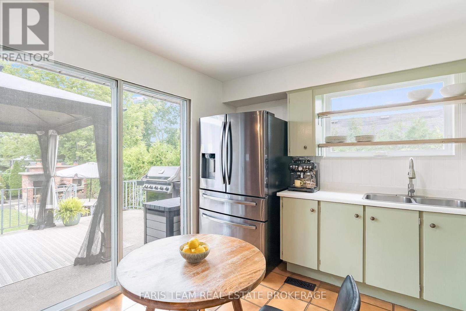 987 ISABELLA STREET - Image 8