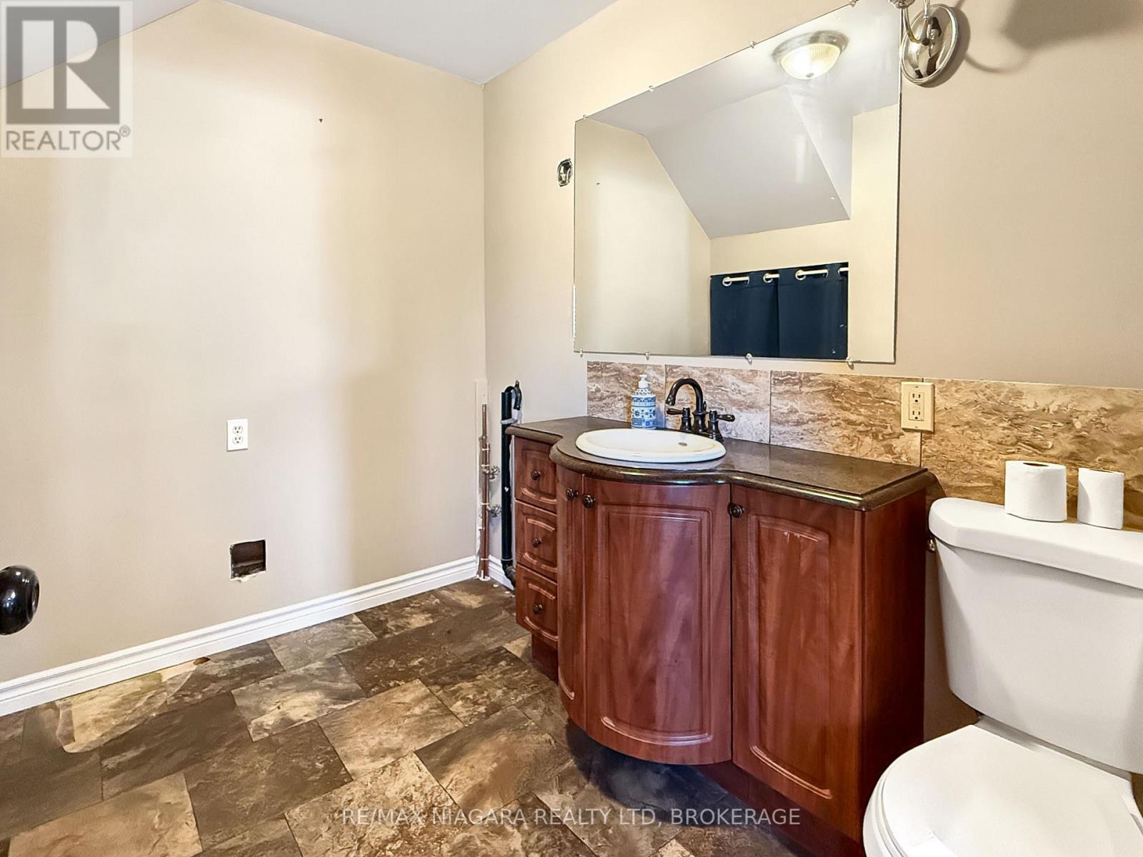 351 BROCK STREET - 10