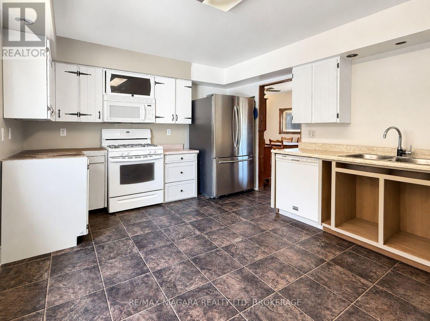 351 BROCK STREET - 8