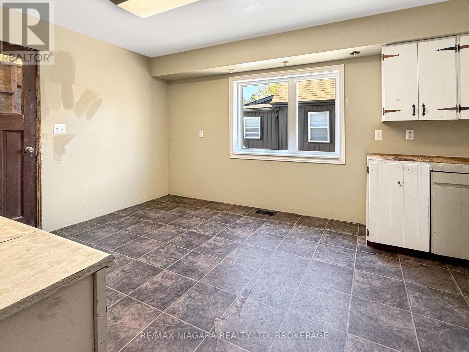 351 BROCK STREET - 9
