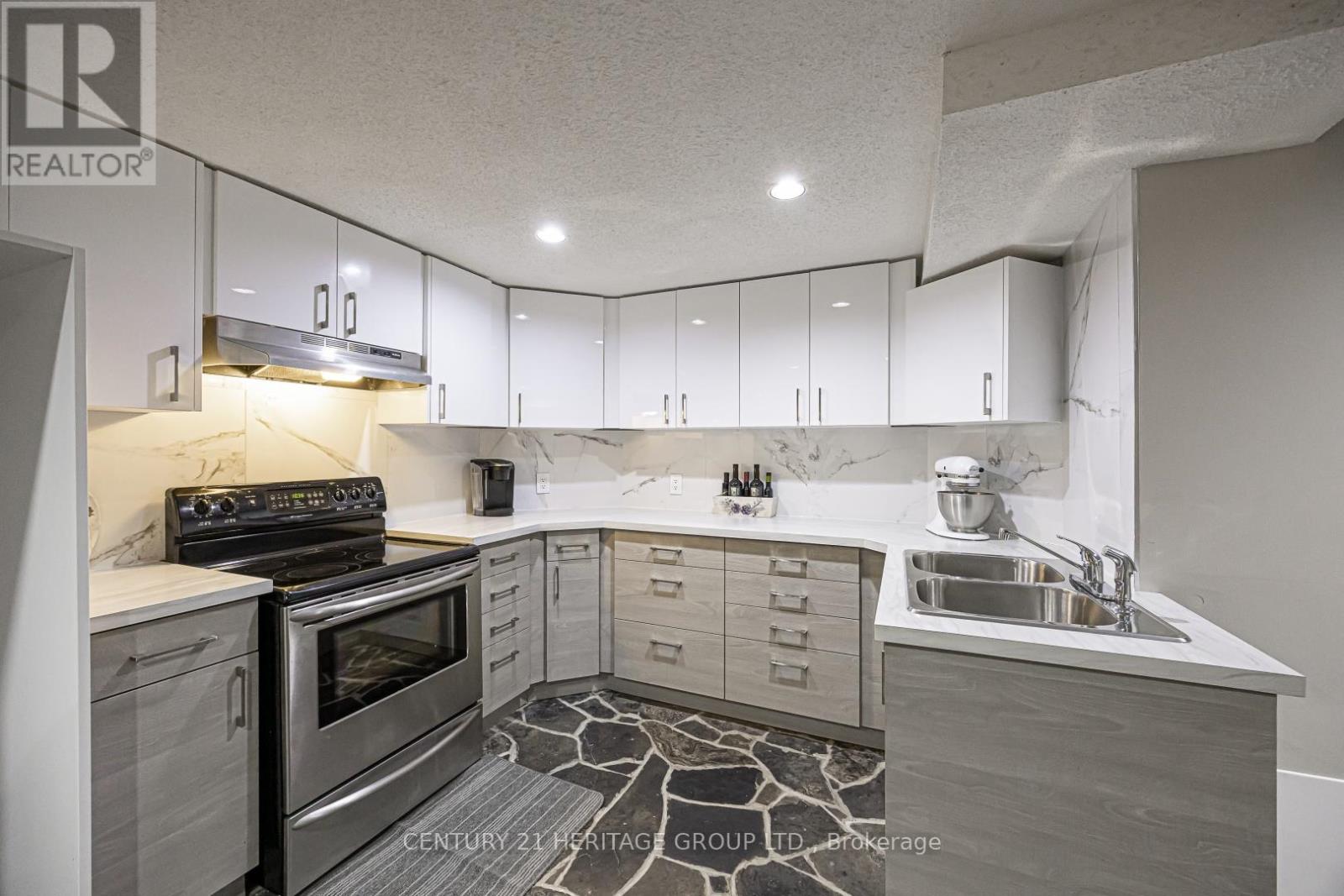 169 DELAYNE DRIVE - 31