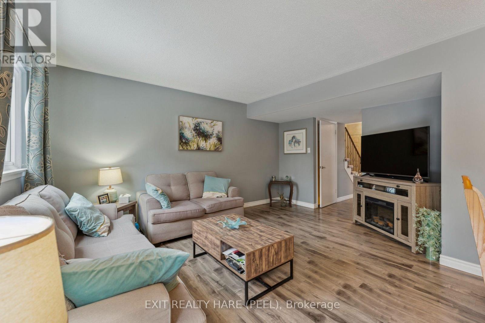 #78 900 CENTRAL PARK DRIVE N - Image 15