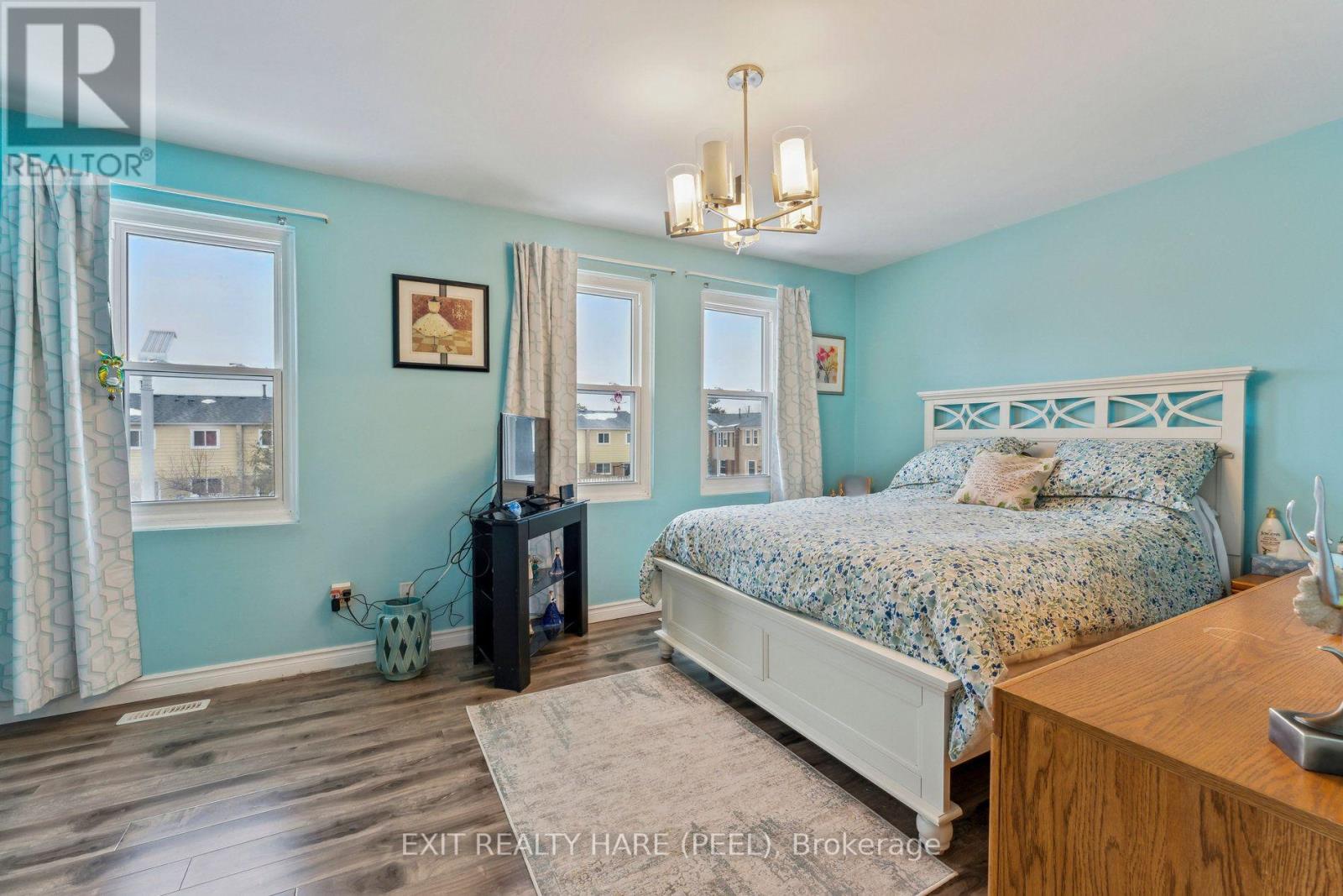 #78 900 CENTRAL PARK DRIVE N - Image 20