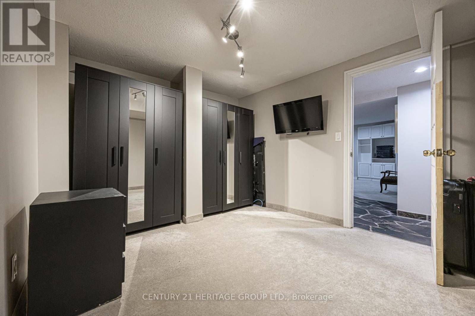 169 DELAYNE DRIVE - 34