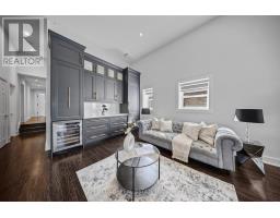 Family room - 30 Maple Avenue N, Mississauga, ON L5H2S1 Photo 8