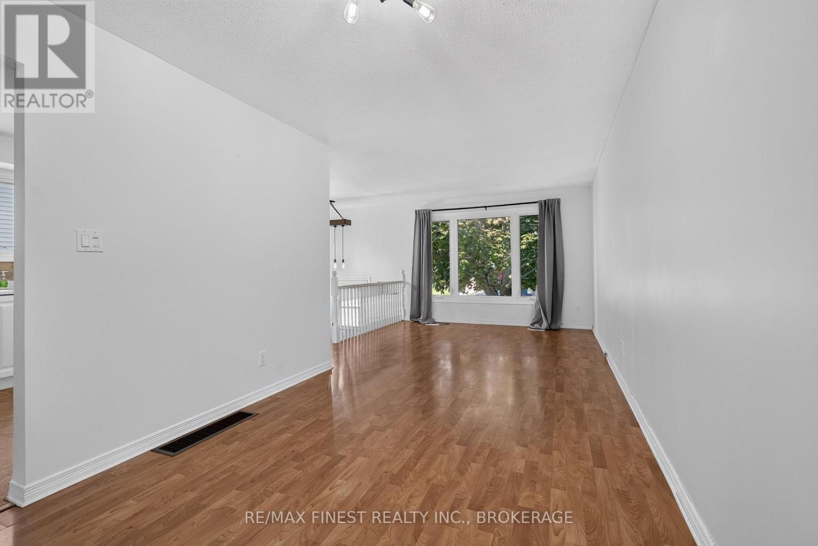 376 MELANIE AVENUE - 11