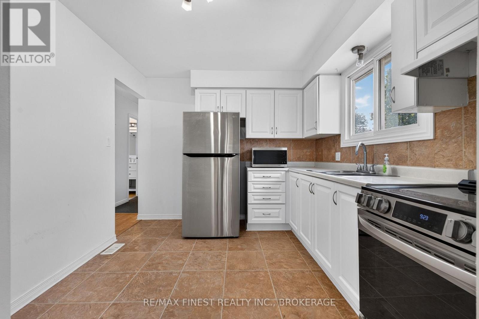 376 MELANIE AVENUE - 13