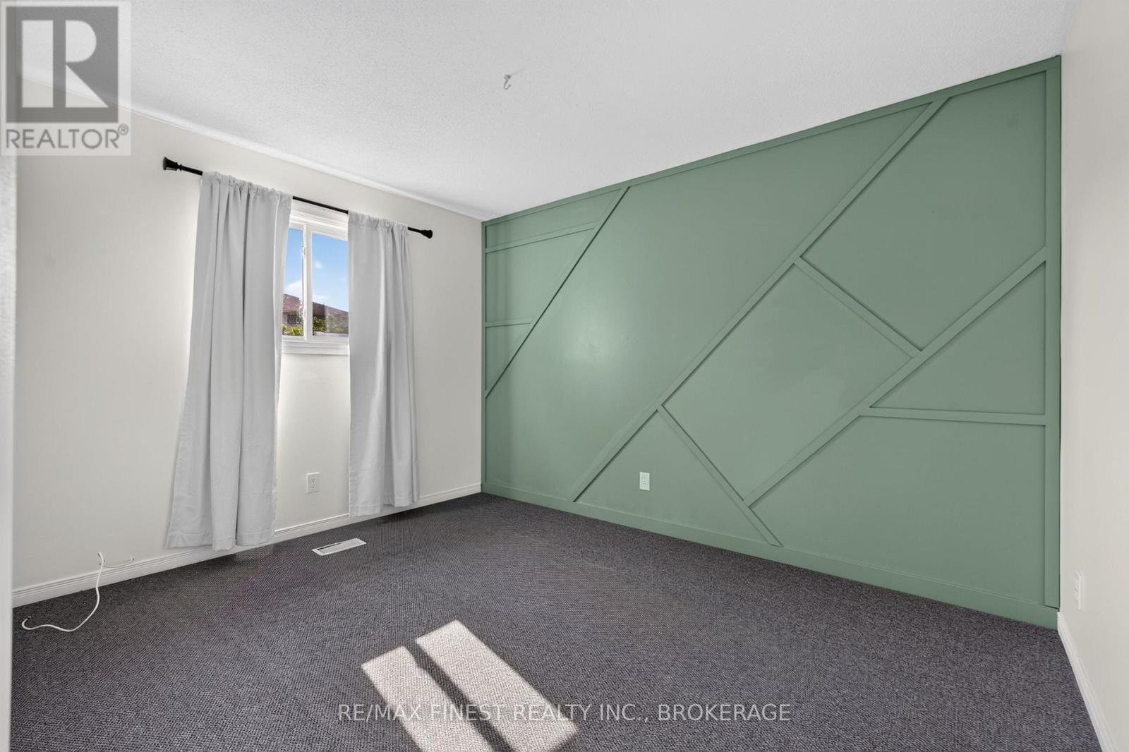 376 MELANIE AVENUE - 17