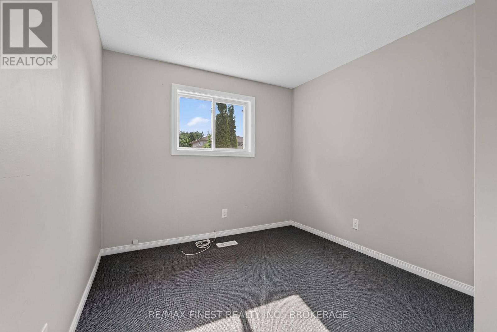 376 MELANIE AVENUE - 22