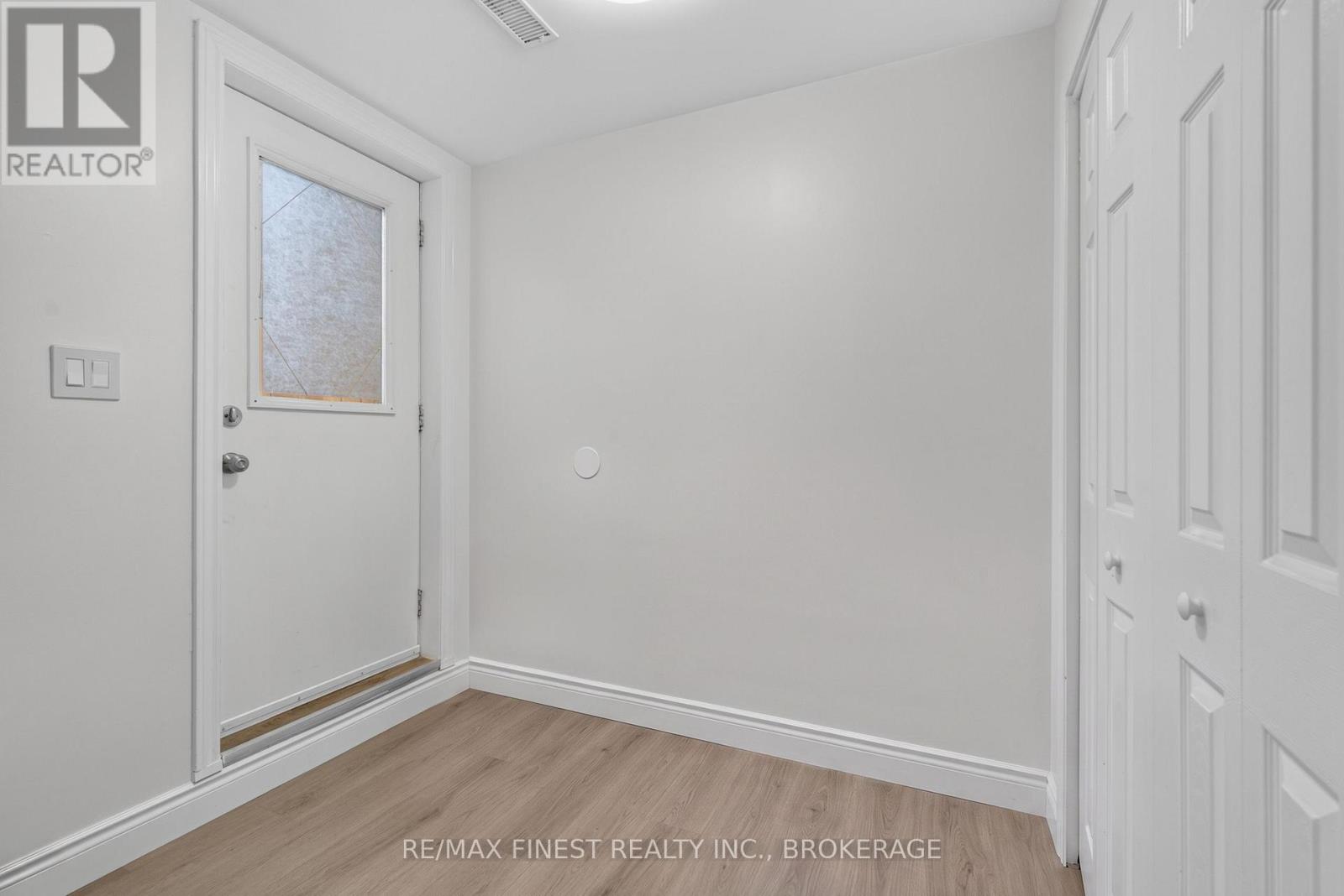 376 MELANIE AVENUE - 28