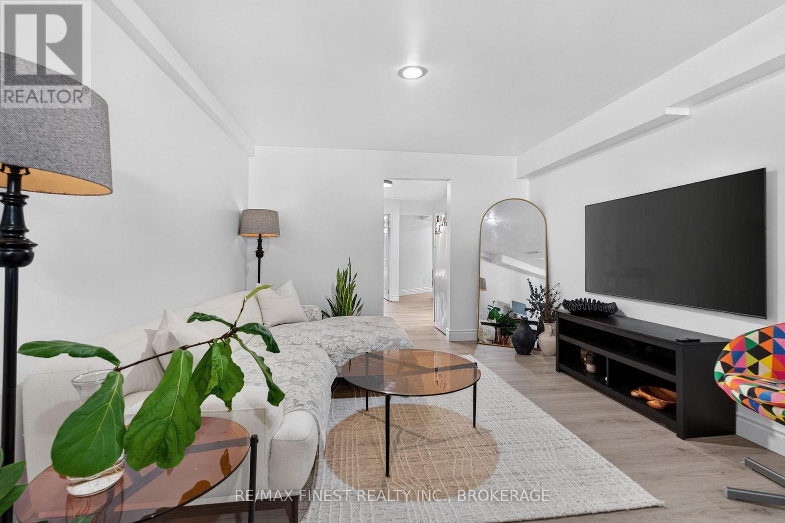 376 MELANIE AVENUE - 33