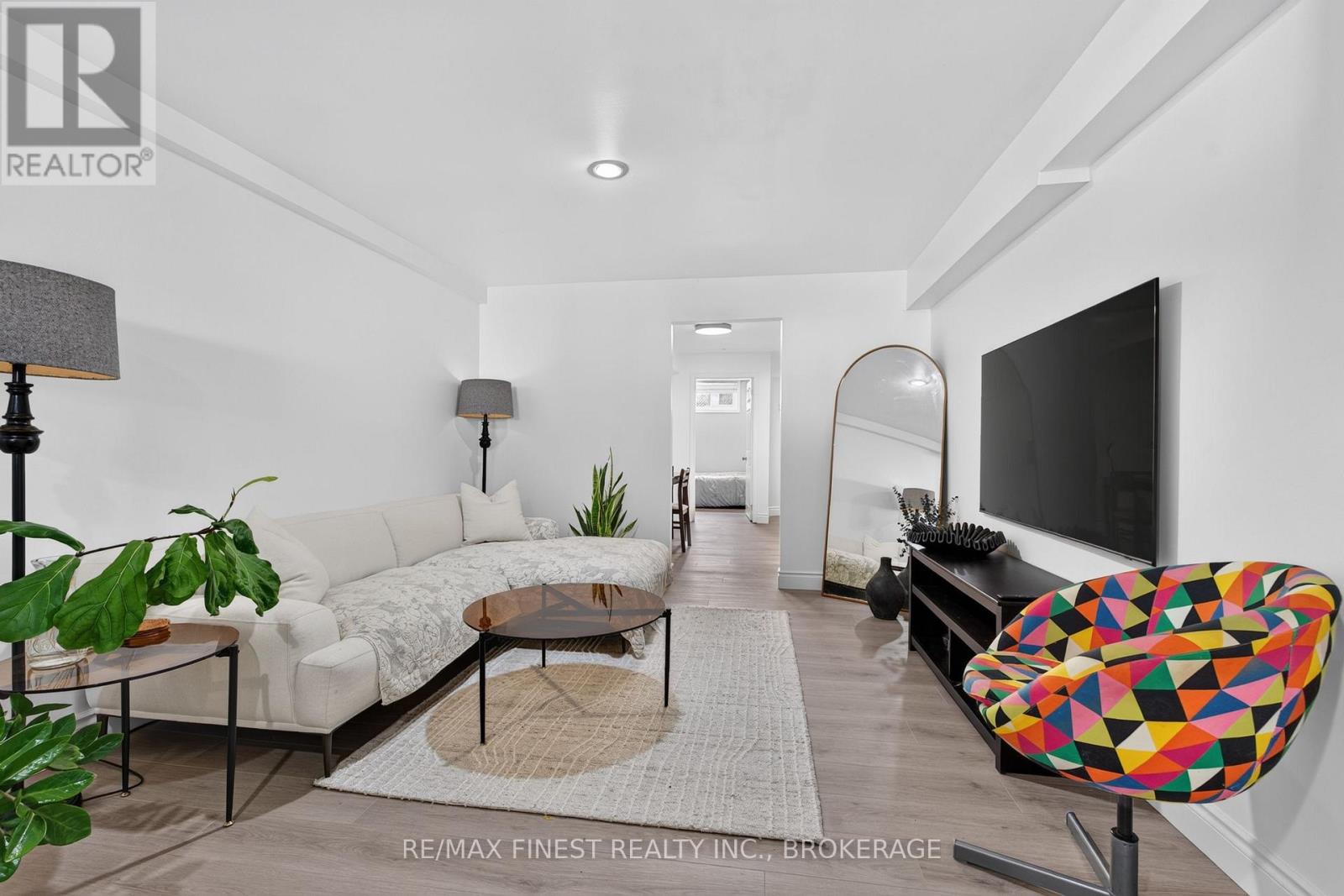 376 MELANIE AVENUE - 34