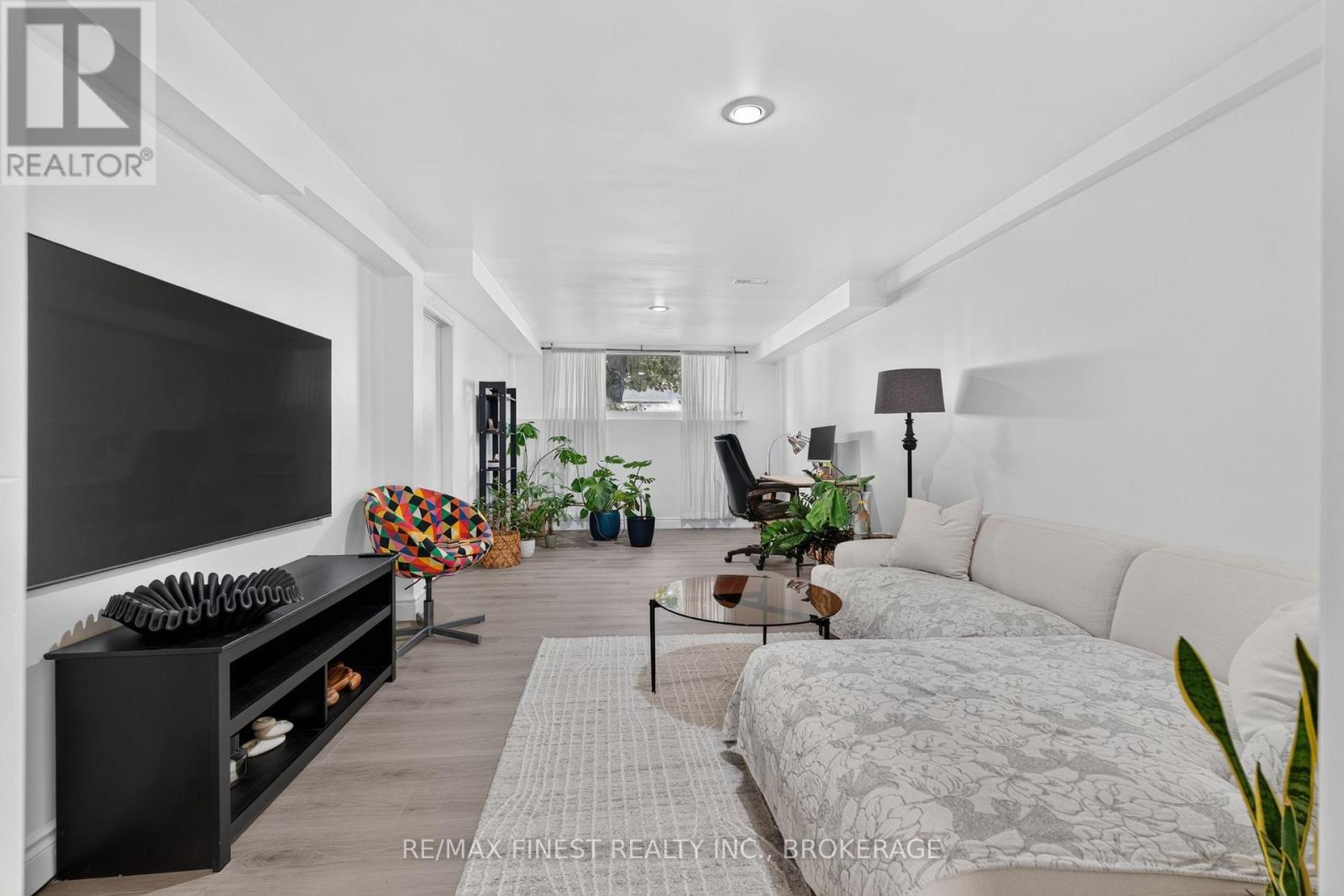 376 MELANIE AVENUE - 35