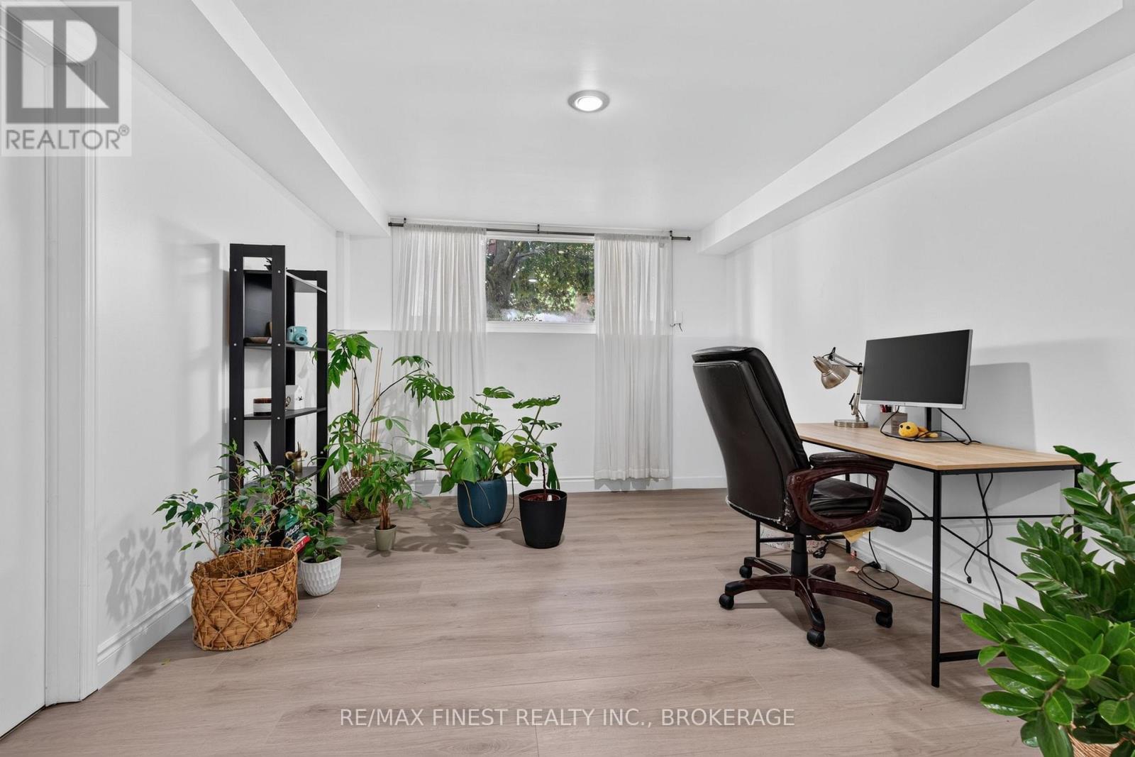 376 MELANIE AVENUE - 36