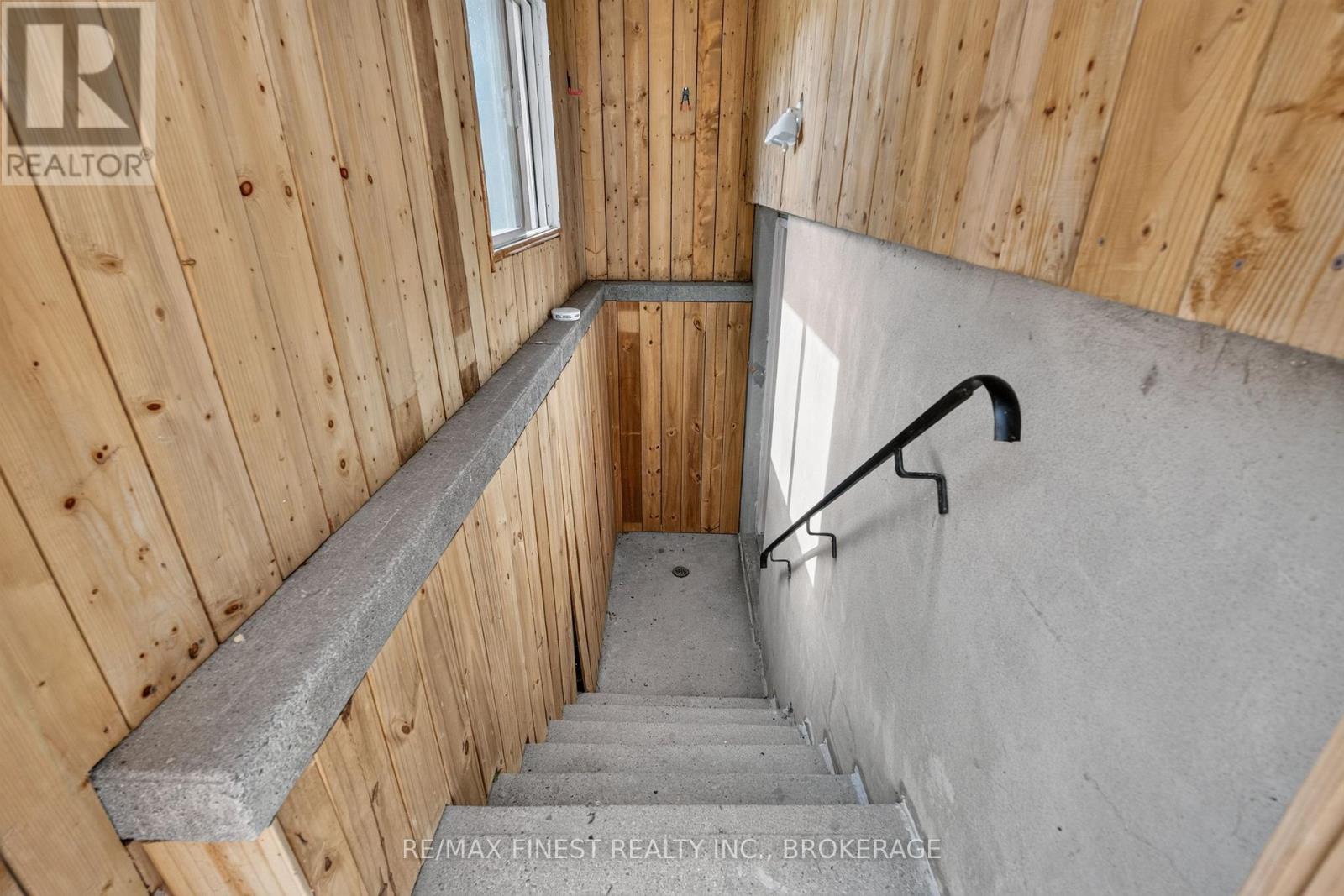 376 MELANIE AVENUE - 46