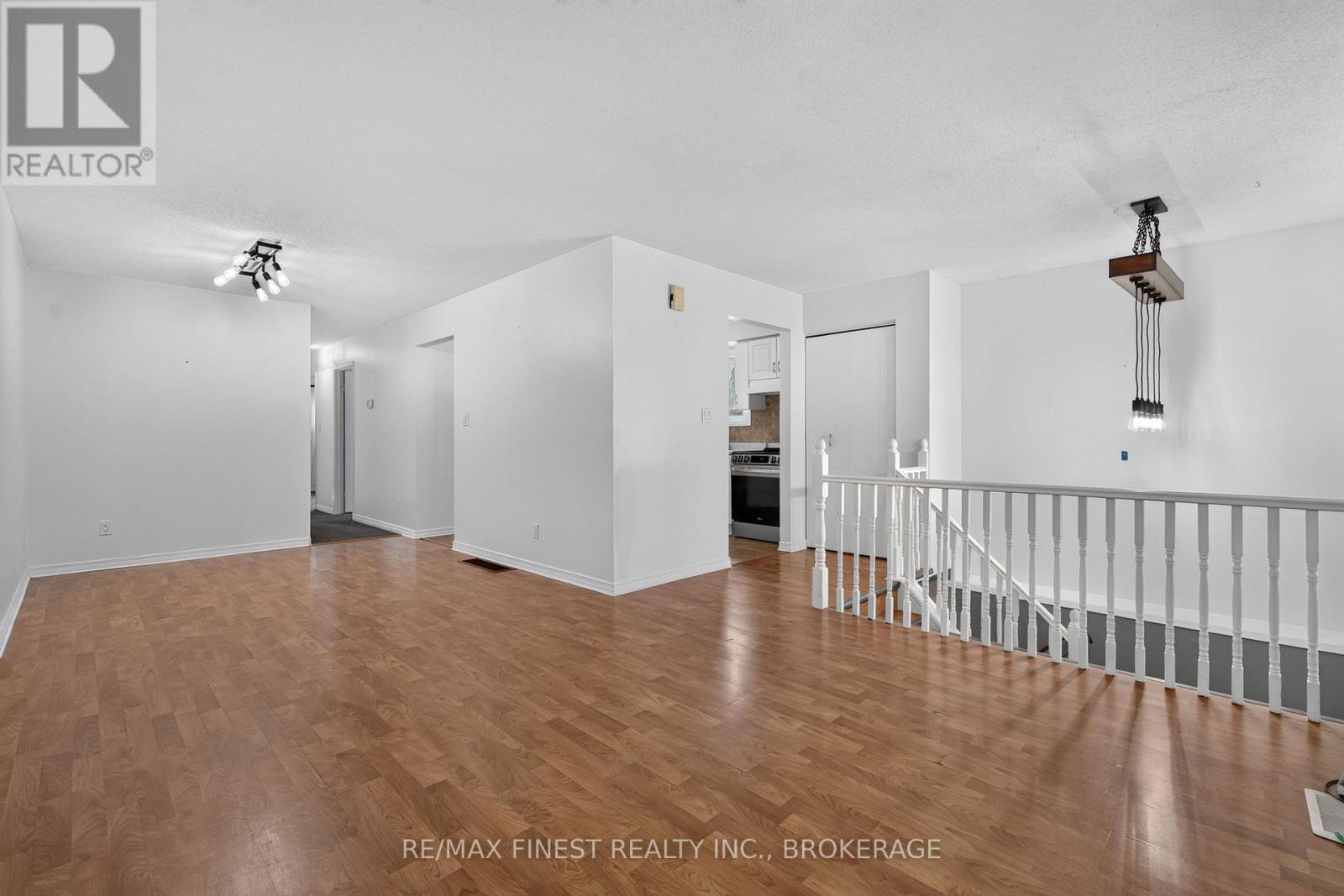 376 MELANIE AVENUE - 7