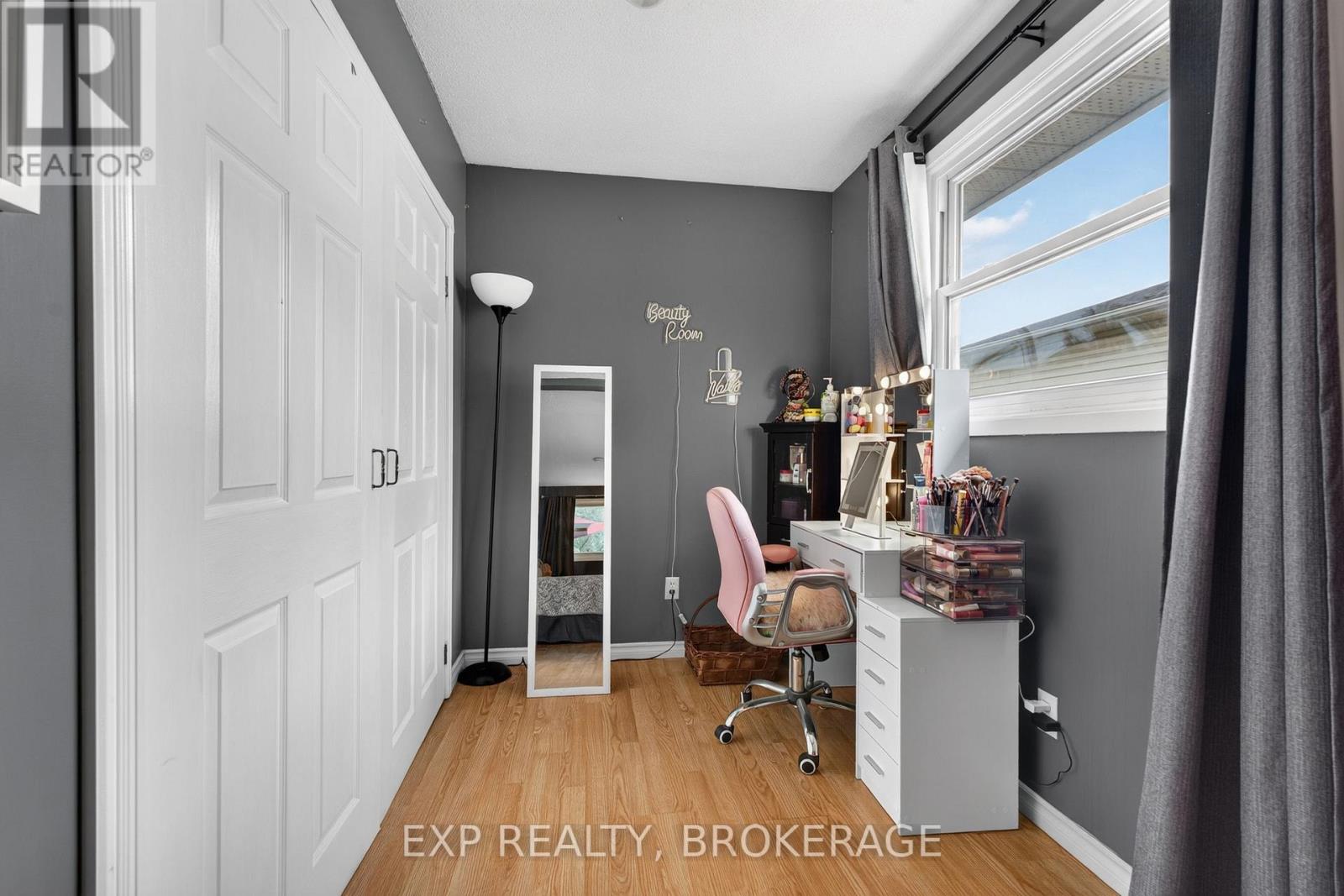 885 LARCHWOOD CRESCENT - Image 17