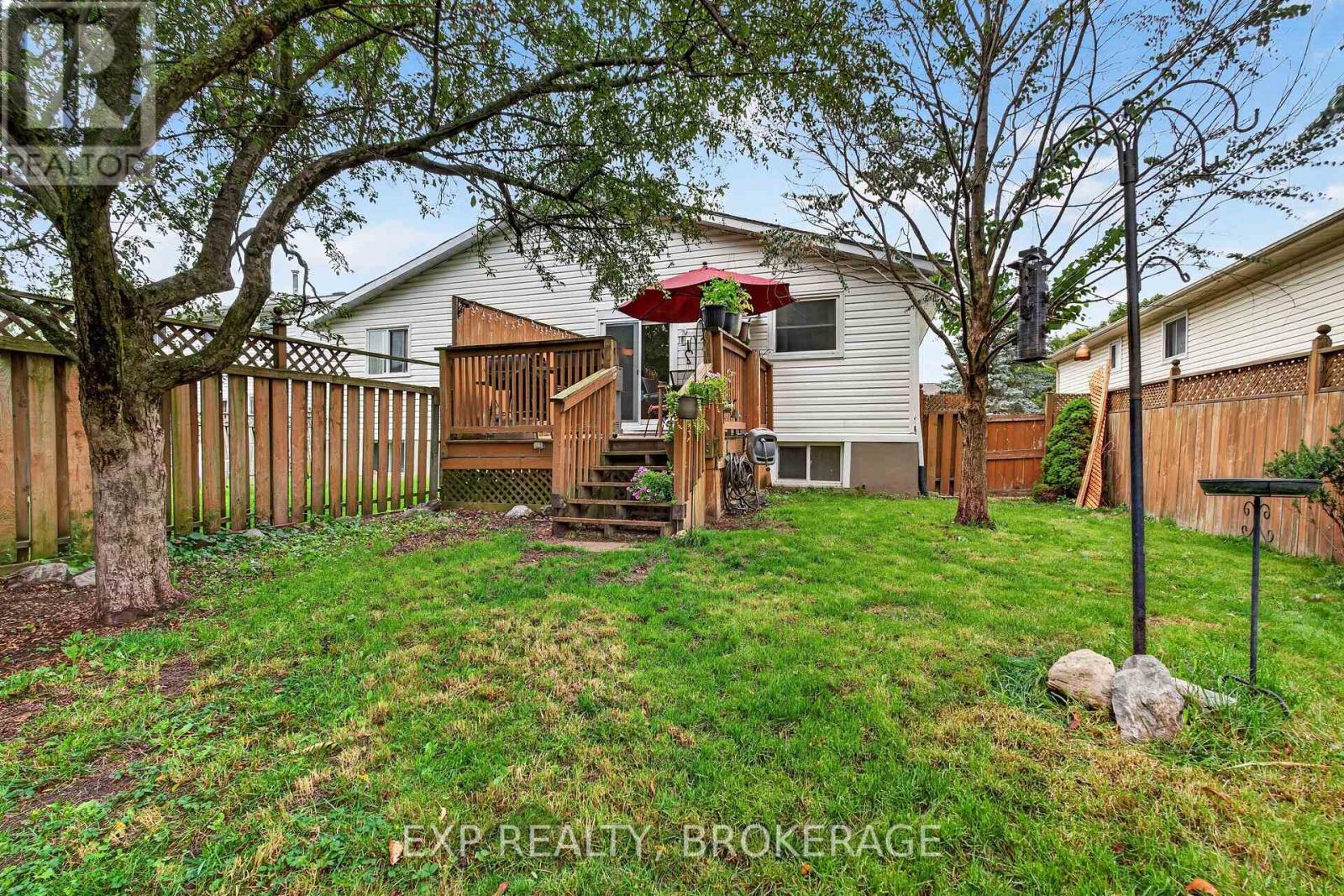 885 LARCHWOOD CRESCENT - Image 31