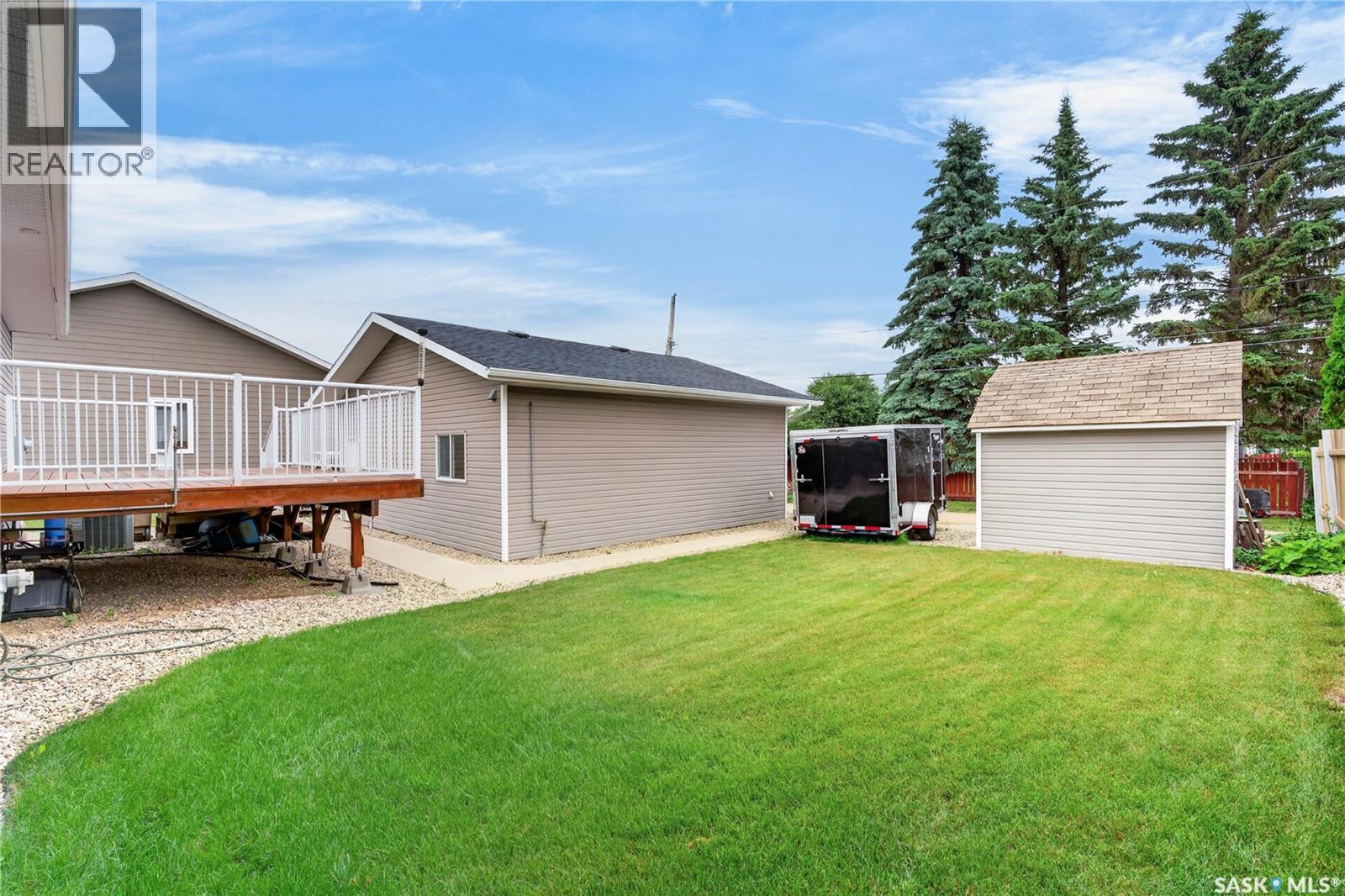 212 Regent STREET, Melfort — photo 3