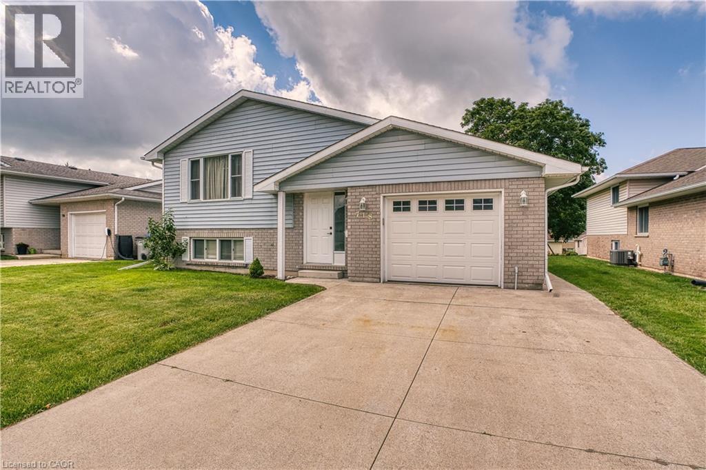 718 EDGAR Street W - 1