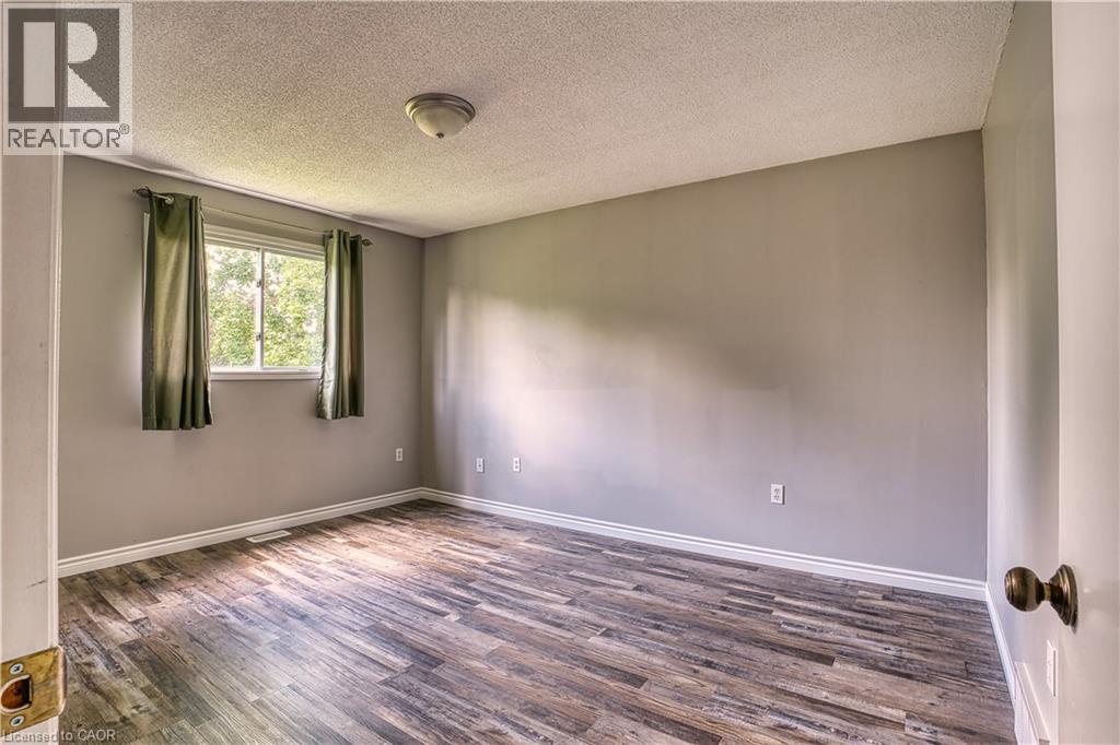 718 EDGAR Street W - 23