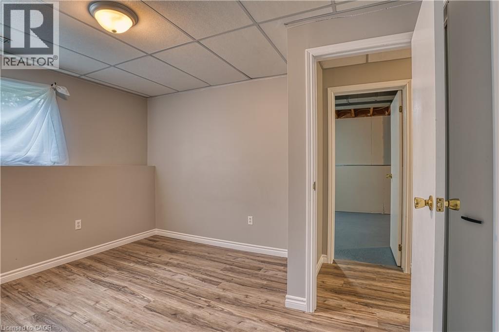 718 EDGAR Street W - 32