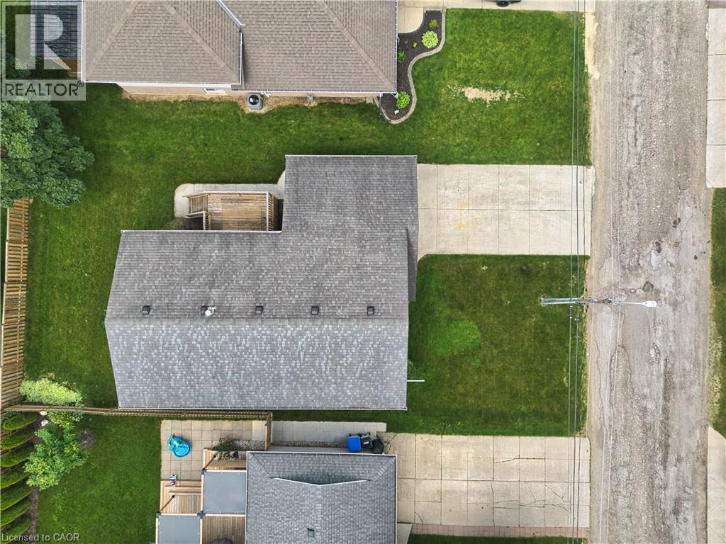 718 EDGAR Street W - 43