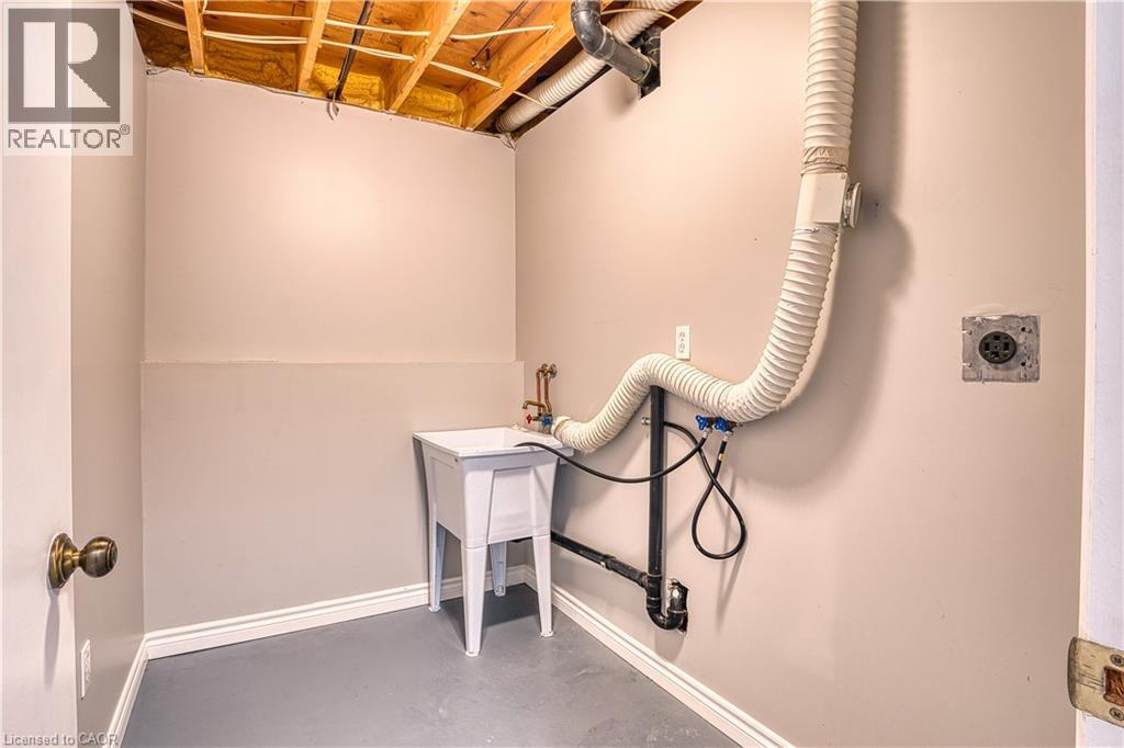 718 EDGAR Street W - 30