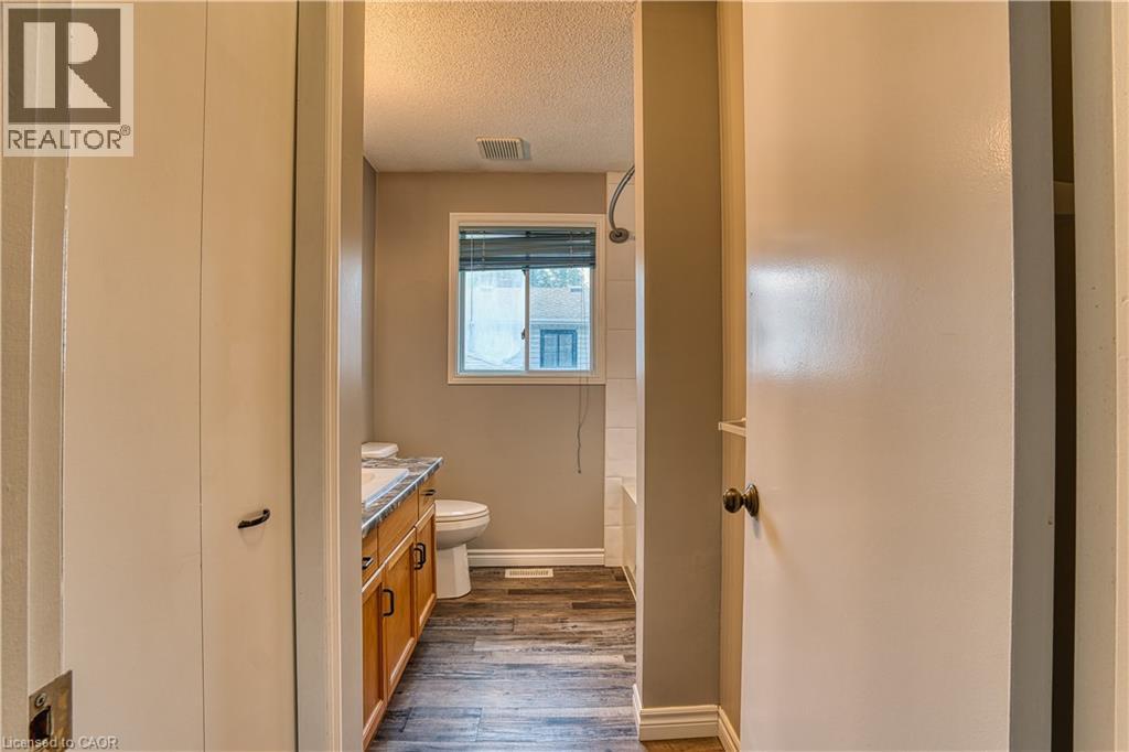 718 EDGAR Street W - 19