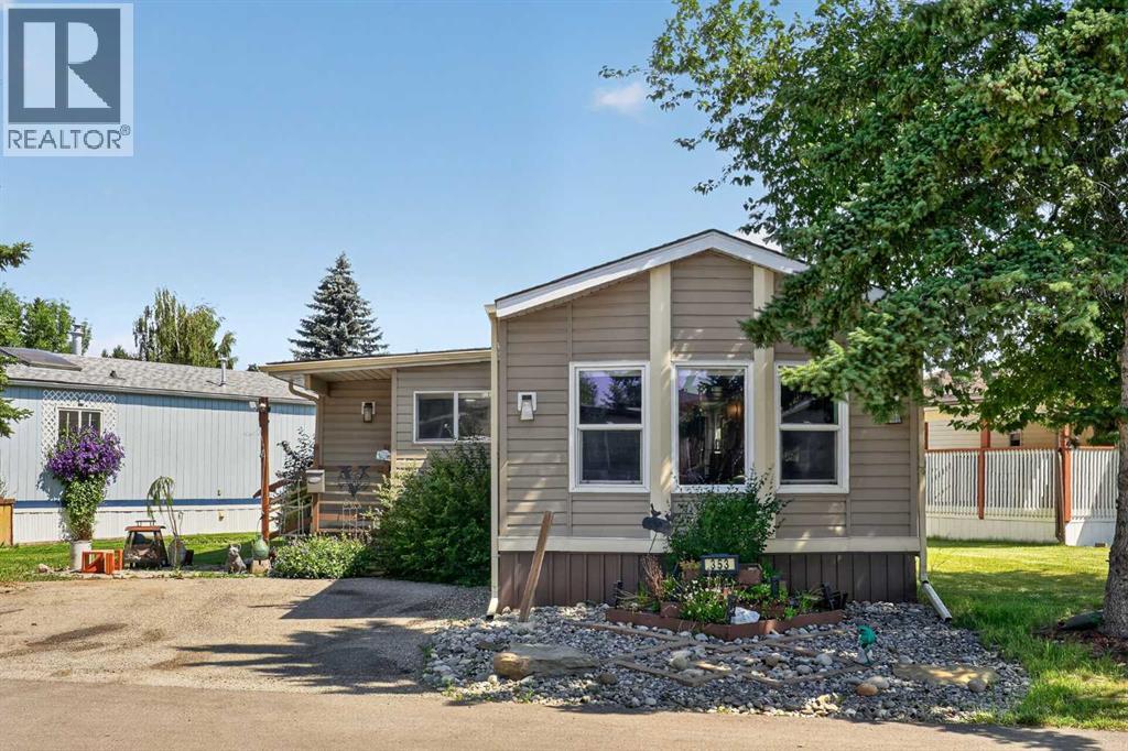 353 Burroughs Circle NE, Monterey Park, Calgary photo 2
