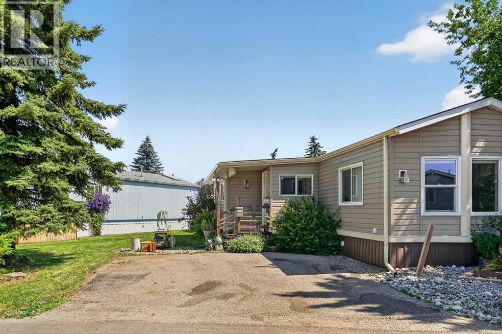 353 Burroughs Circle NE, Monterey Park, Calgary photo 4