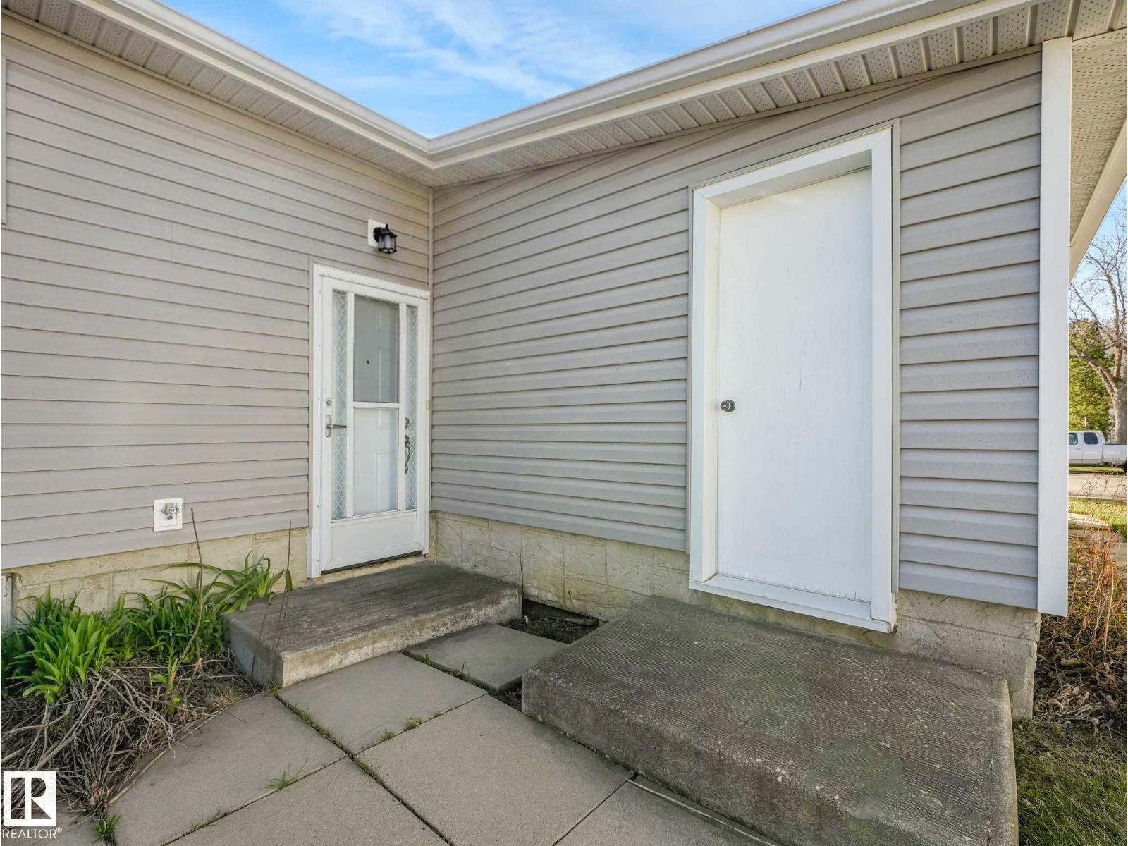 5916 148 AV NW - 5