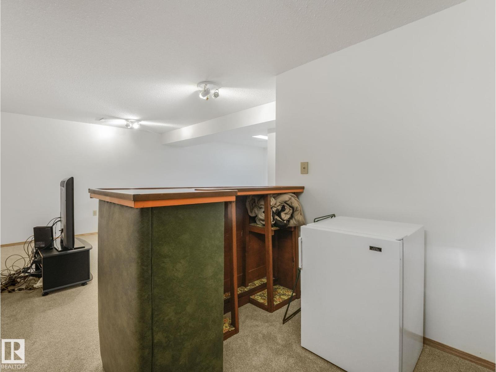 5916 148 AV NW - 52
