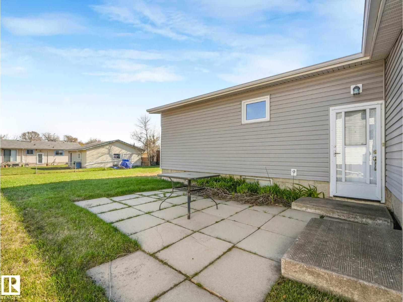 5916 148 AV NW - 6