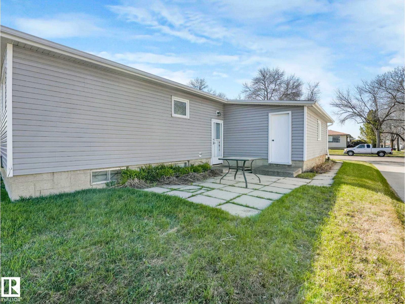 5916 148 AV NW - 8
