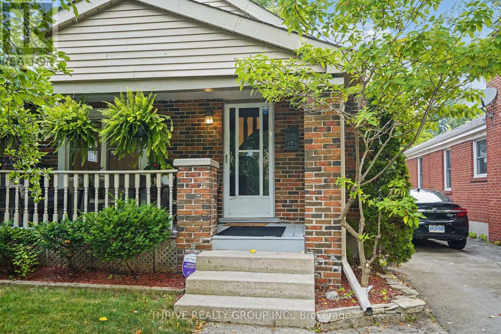 10 BYRON AVENUE E - 1