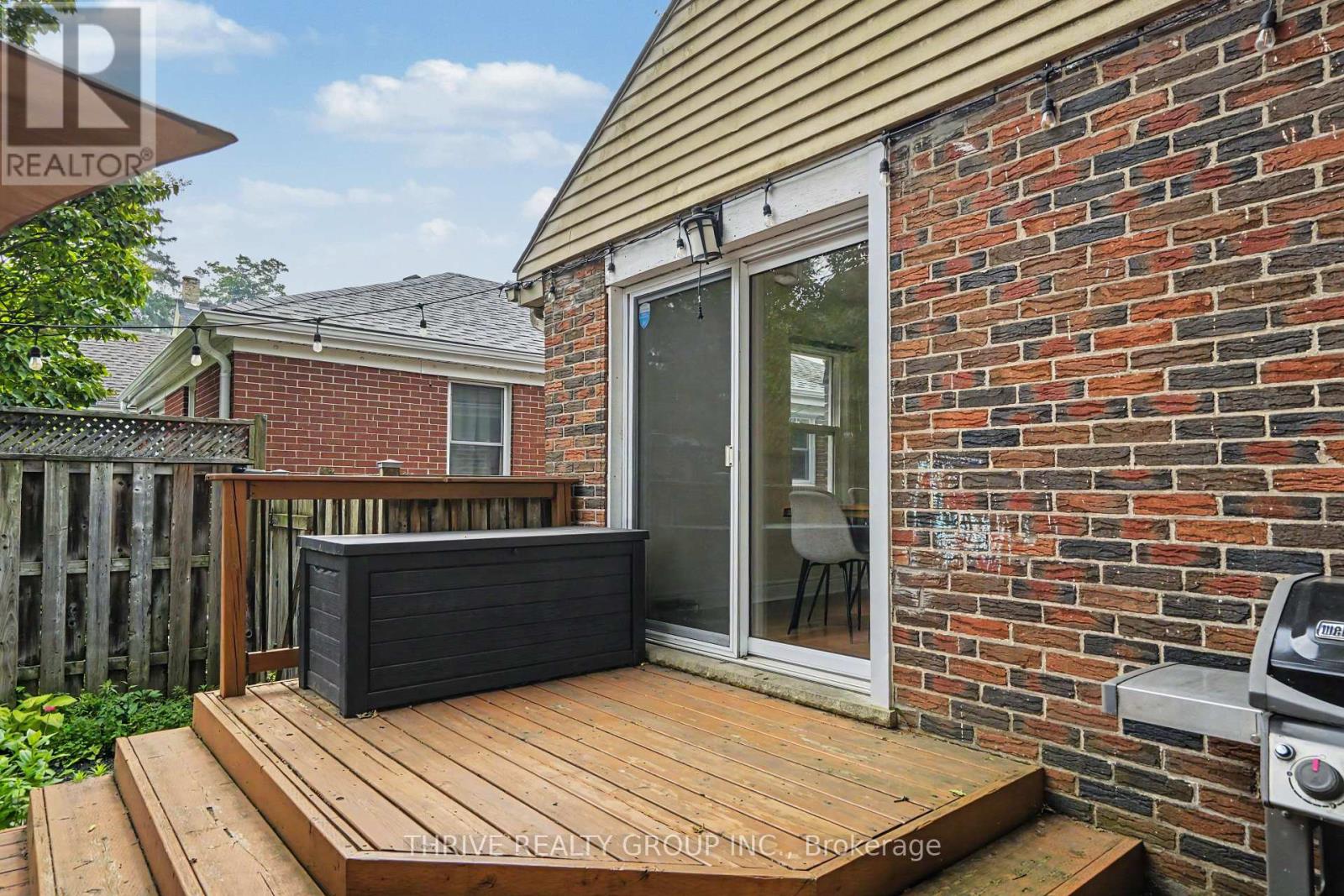 10 BYRON AVENUE E - Image 35