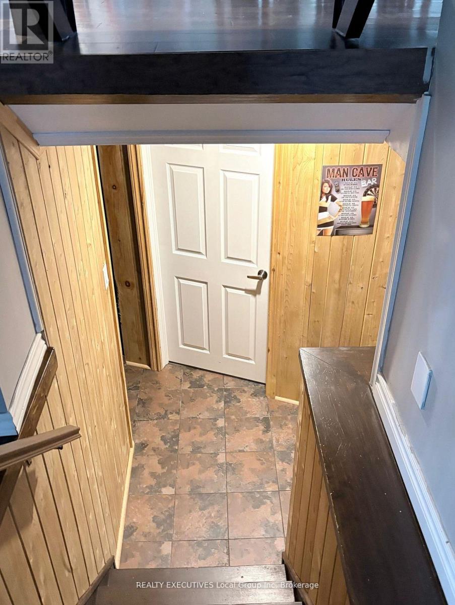35 NANCY DRIVE - 28