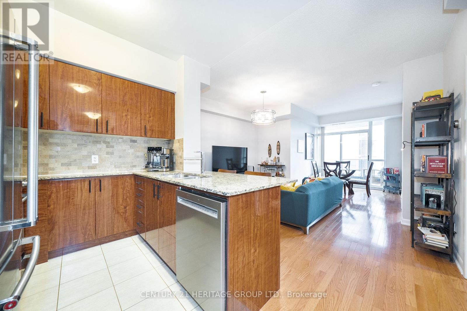 #306 5791 YONGE STREET - 2