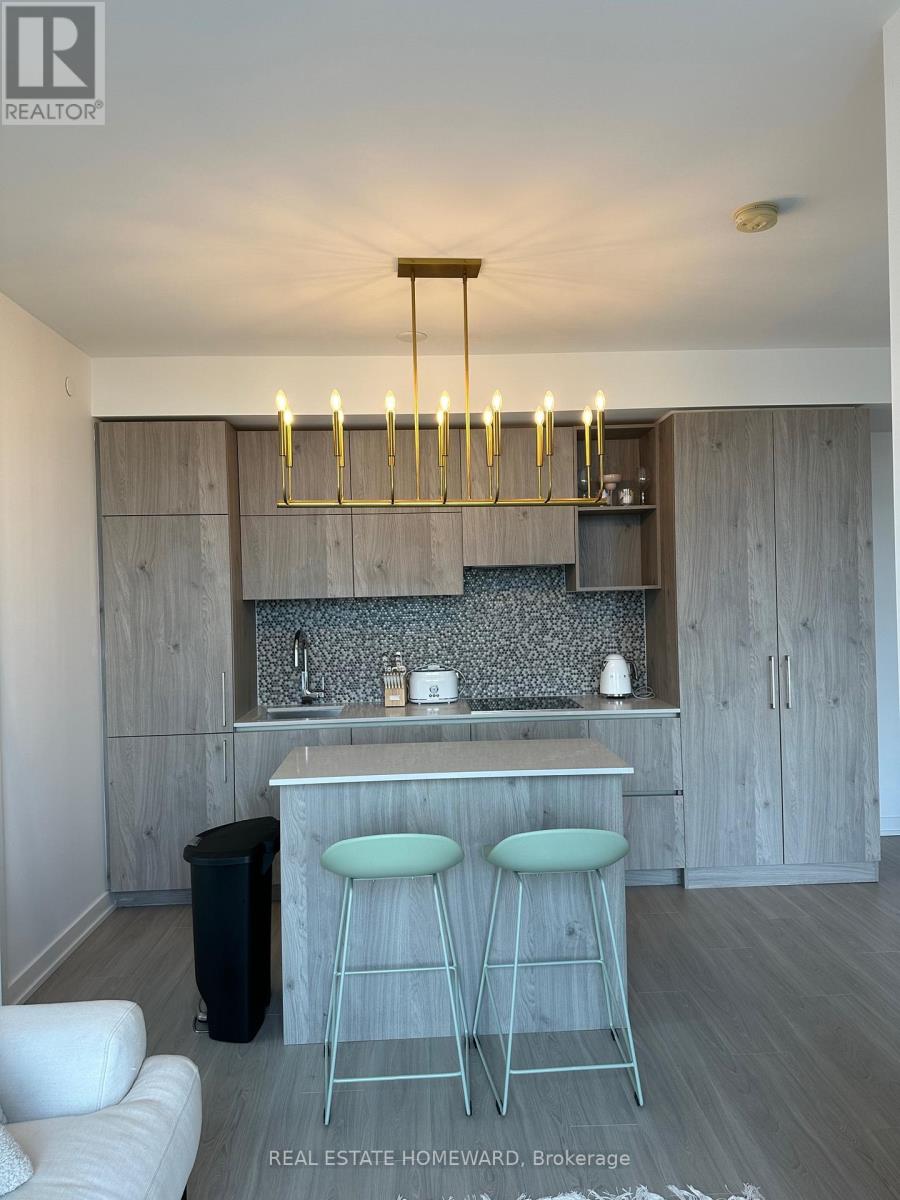 Photo of 1 Yorkville Avenue