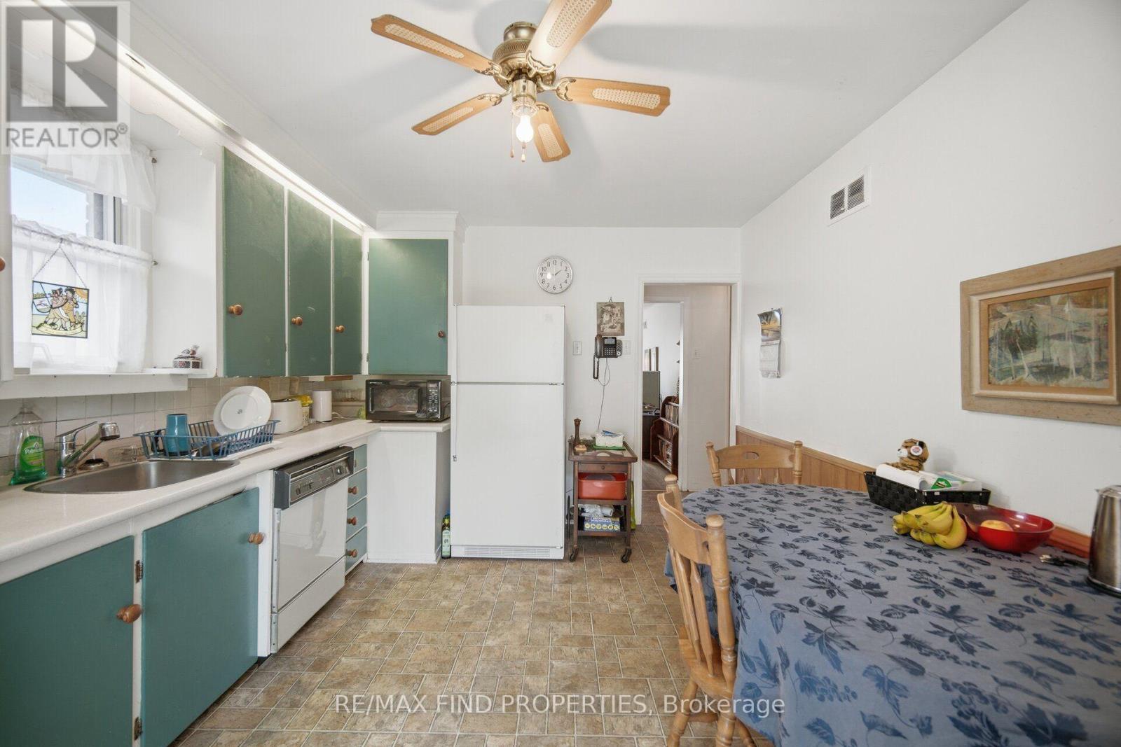 36 PINEGROVE AVENUE - 12